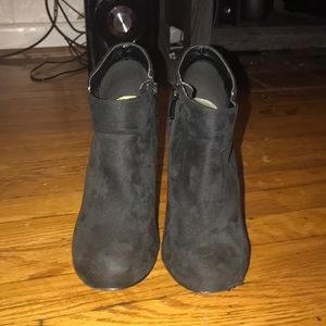 Black short heeled zip boots size 8 1/2